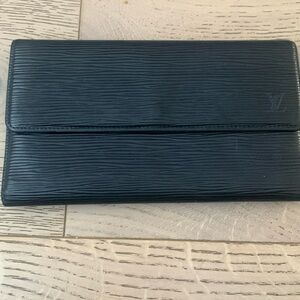 Louis Vuitton vintage  Black Epi Porte Tresor wallet